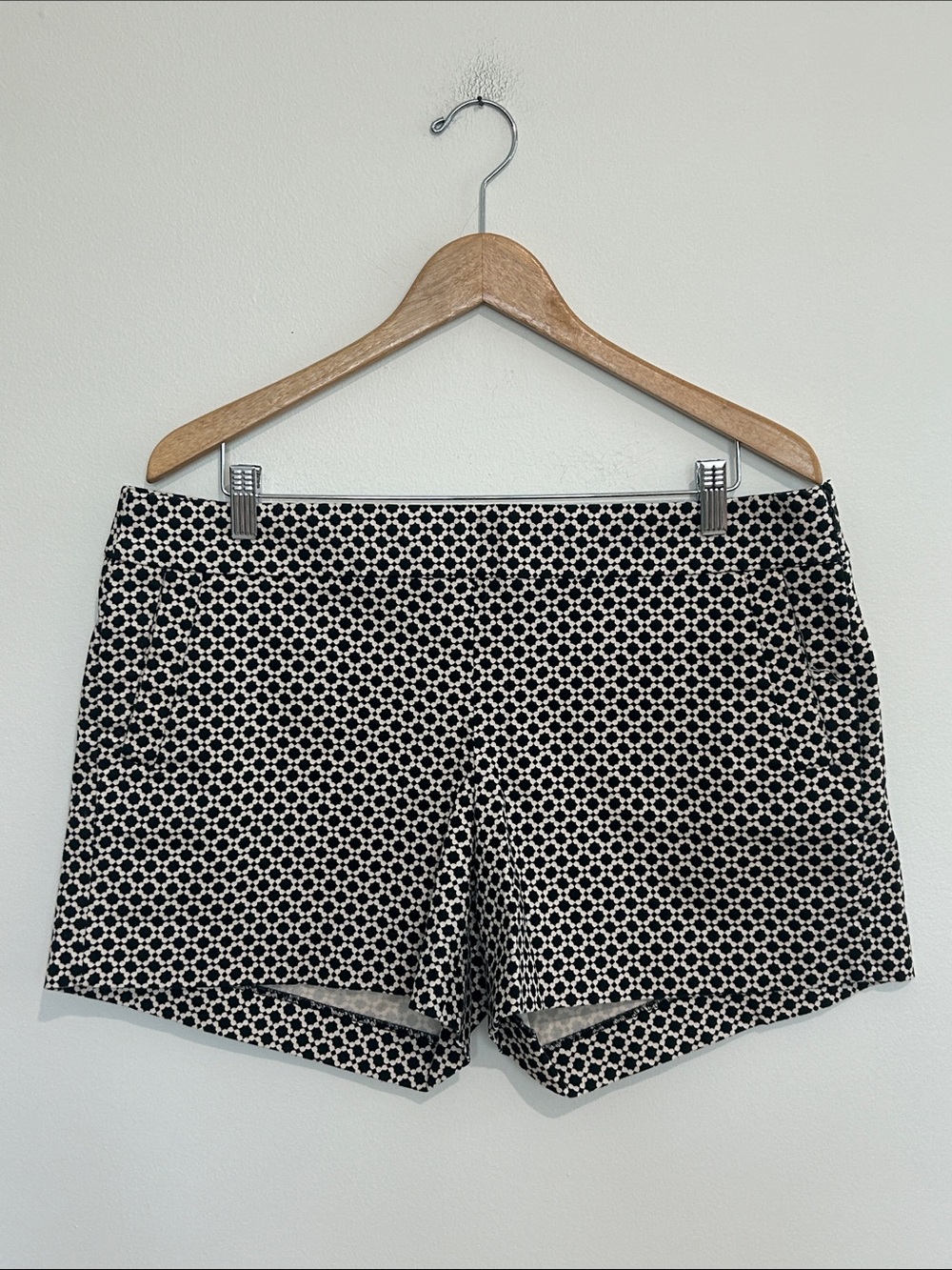 J. Crew Women’s Flat Front Geometric Shorts Size 14 EUC